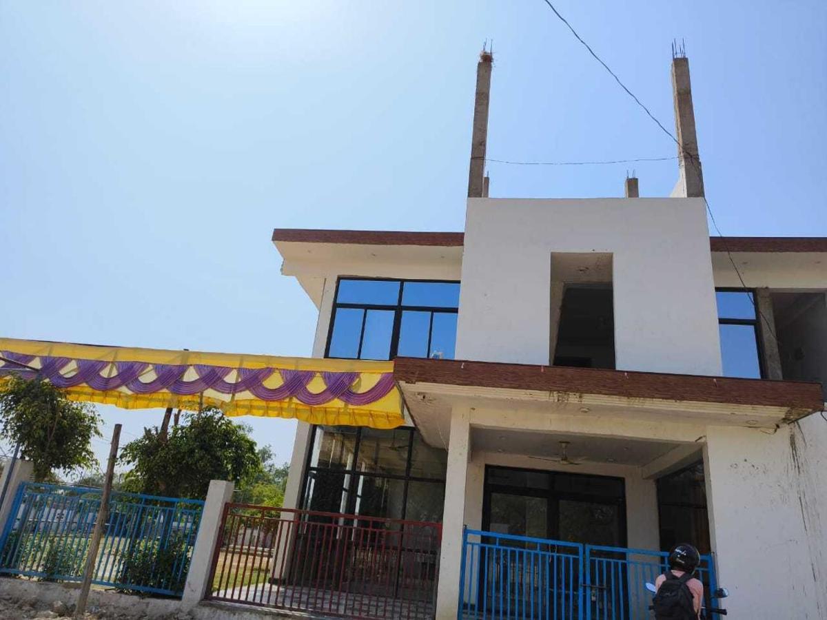 Oyo 81347 Amantran Hotel And Restaurant Канпур Екстериор снимка