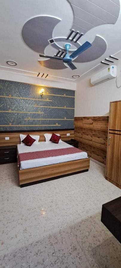 Oyo 81347 Amantran Hotel And Restaurant Канпур Екстериор снимка